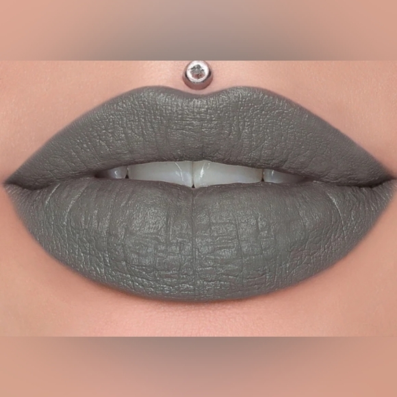 Jeffree Star Velvet Trap Lipstick, Drill Sergeant, NEW - Picture 3 of 3